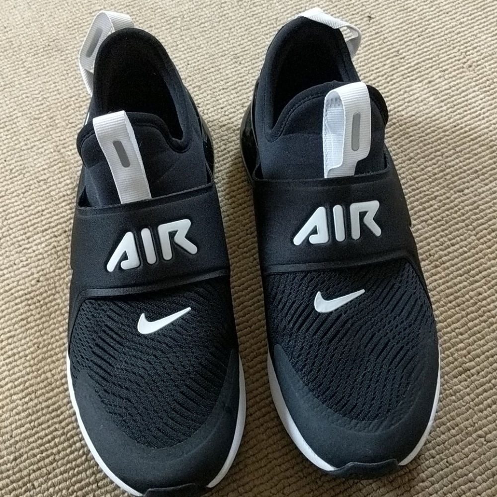 Nike Air Max 270 Size 7Y or Women's 8.5